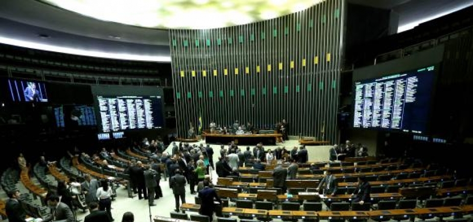 Câmara aprova instalação obrigatória de bloqueadores de celular em presídios