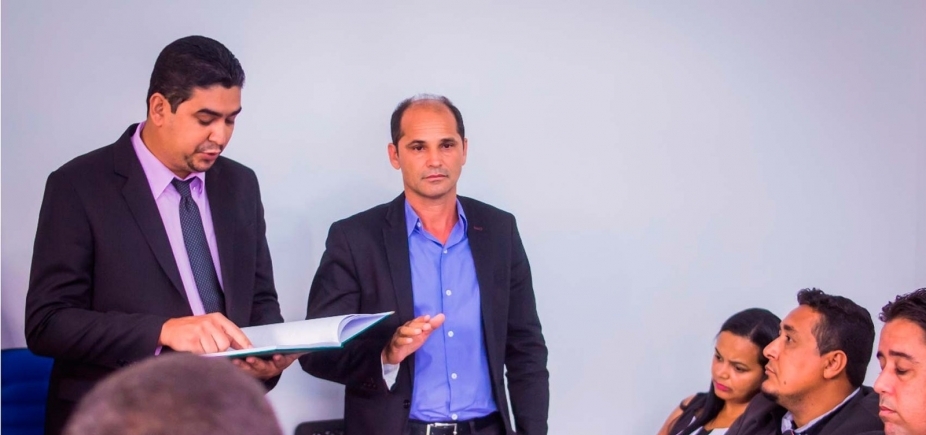 Após prefeito ser afastado, vice de Santa Cruz Cabrália assume gestão da cidade 