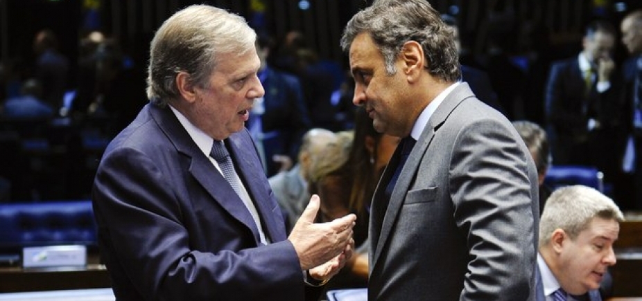 Aécio alega \"falta de isonomia\" e destitui Tasso da presidência interina do PSDB