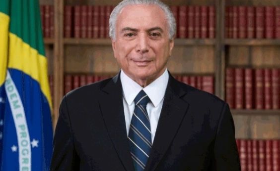 Sem faixa da presidência, governo divulga novo retrato oficial de Temer