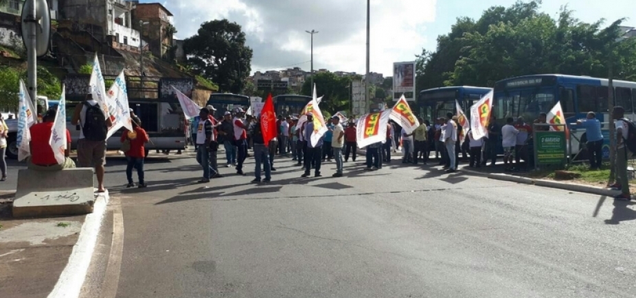 Grupo desbloqueia acesso para Estação da Lapa, mas trânsito ainda é intenso; confira