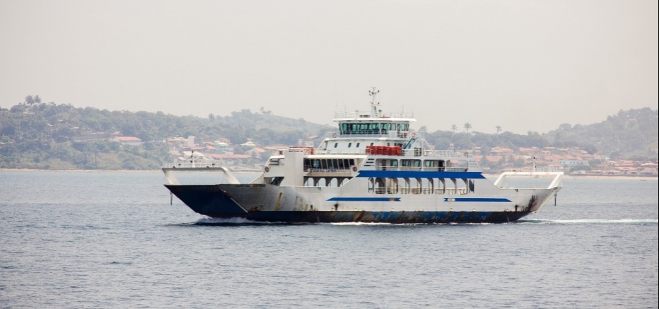 Movimento é intenso para veículos no sistema ferryboat nesta sexta
