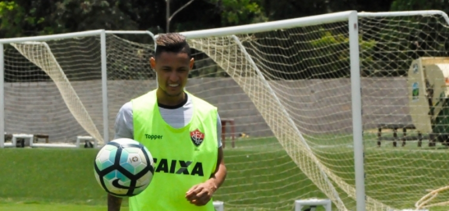 Com Neilton de volta, Vitória relaciona 19 jogadores para enfrentar o Grêmio