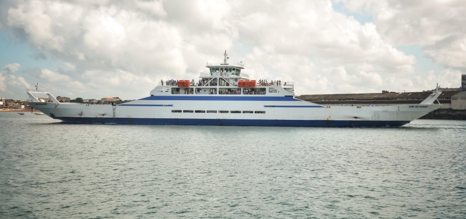 Sistema Ferry-Boat opera com quatro embarcações e saídas a cada 1h