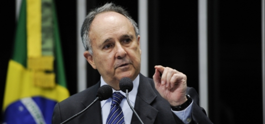 Cristovam Buarque se licencia do Senado e anuncia candidatura à Presidência