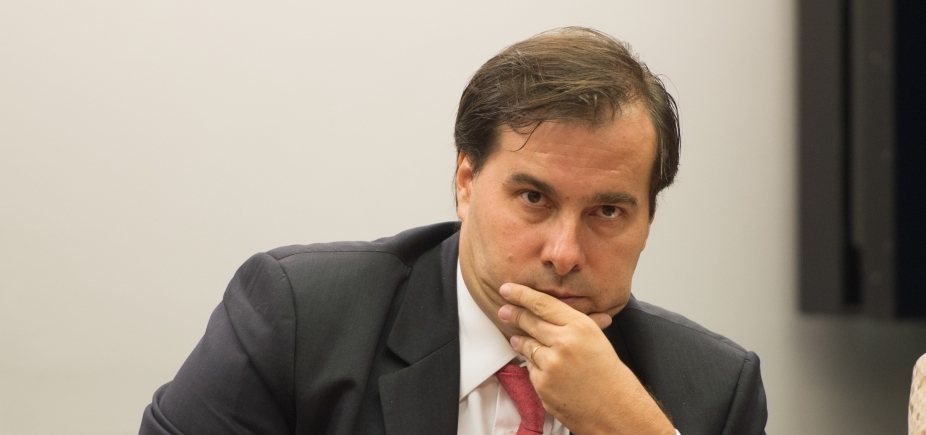 Contrariado, Maia diz que ʹnão decidiuʹ se pautará MP da reforma trabalhista na Câmara