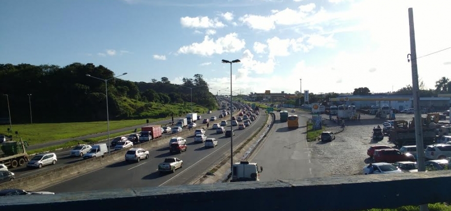 BR-324 tem tráfego intenso na manhã desta quinta; confira trânsito