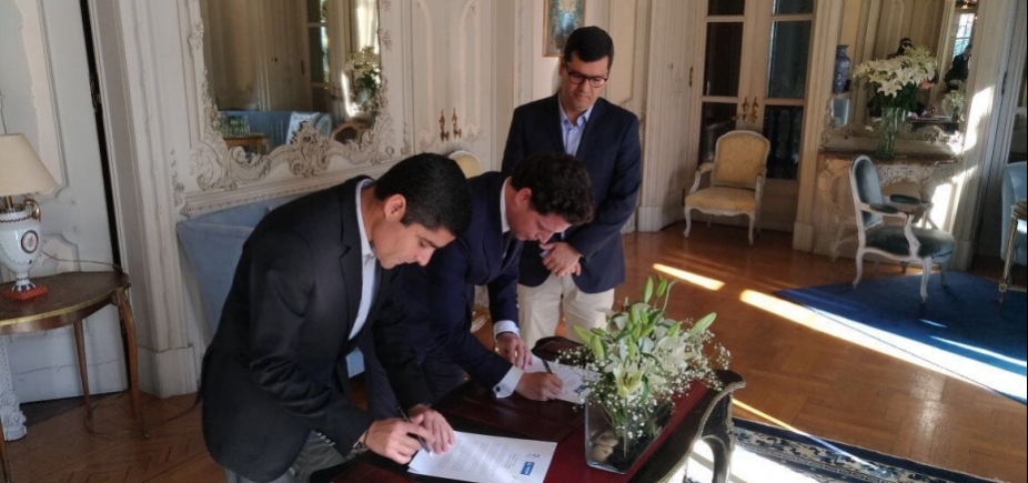 Prefeito assina carta de cooperação para promoção do Centro Histórico em Portugal