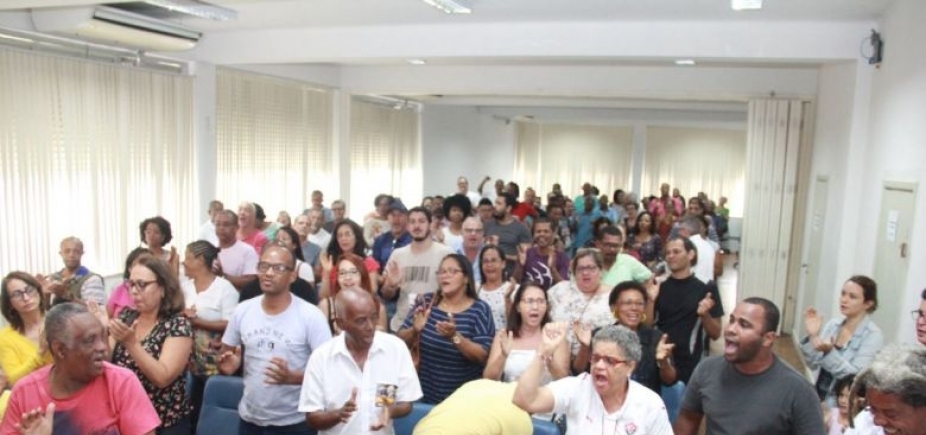 Servidores técnico-administrativos da UFBA aprovam greve a partir do dia 22