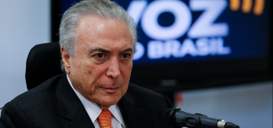 Lei trabalhista anterior ʹimpedia a criação de novos empregosʹ, afirma Temer