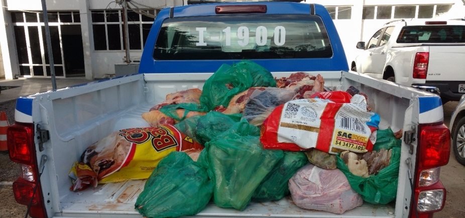 Dupla é presa com carnes clandestina, 60 mil cigarros ilegais e mídia pirateada