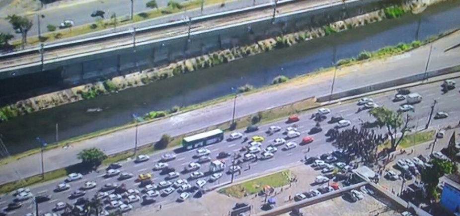 Manifestação congestiona Av. ACM nesta sexta-feira; confira trânsito 