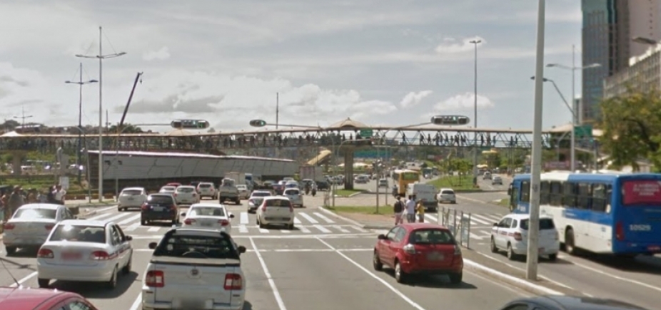 Trecho da Av. Tancredo Neves será interditado para remoção de passarela; veja 