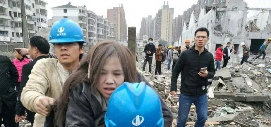 Explosão em fábrica na China deixa 2 mortos e dezenas de feridos