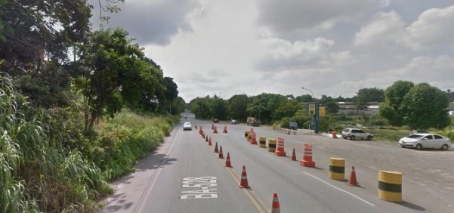 Colisão entre carro e caminhão deixa um morto na Estrada do Derba