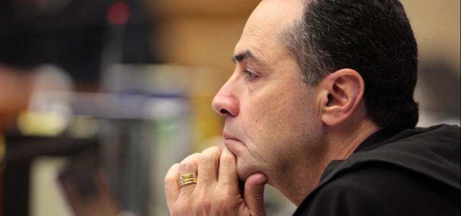 Caso Aécio vai entrar para a ‘antologia de erros’ do Supremo, afirma Barroso