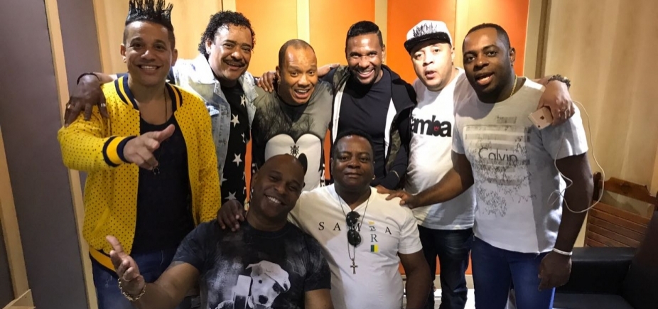 \"Moletchan\": É o Tchan divide palco com o grupo Molejo no último ensaio de verão