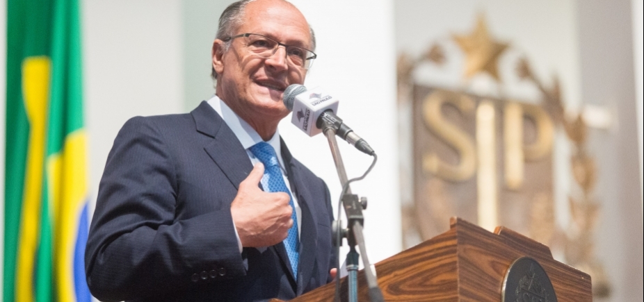 Alckimin diz ter assumido presidência do PSDB a pedido de FHC