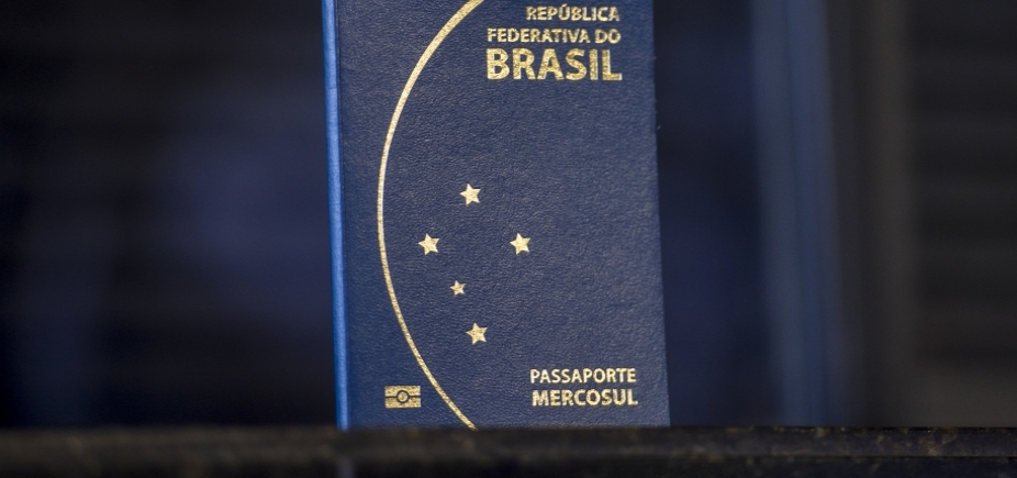 Governo anuncia que emissão de passaporte exigirá menos documentos a partir de dezembro