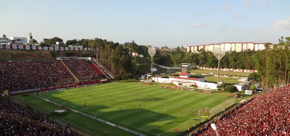 Vitória recebe Flamengo e Bahia enfrenta São Paulo neste domingo; Metrópole transmite 