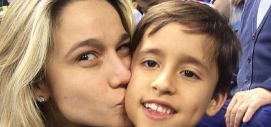 Fernanda Gentil revela reação do filho ao saber de seu namoro: ʹÉ só isso?ʹ