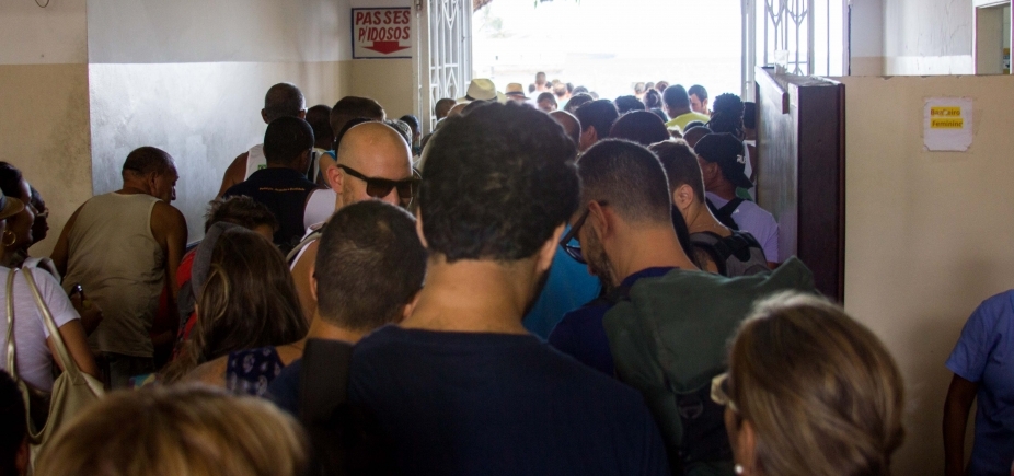 Caos no ferry: filas de mais de quatro horas marcam retorno do feriadão
