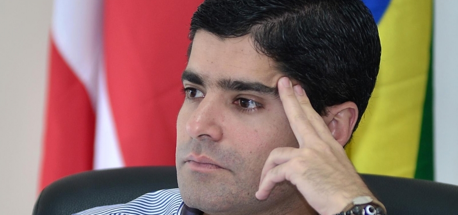 Justiça determina que ACM Neto não pague mais salários acima do teto constitucional 