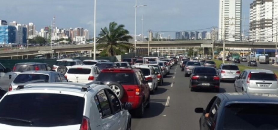 Acidentes causam congestionamento na CIA-Aeroporto e na BA-099