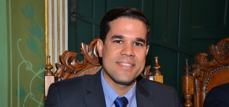 Felipe Lucas defende patrocínio em fardas e rebate Aladilce: ʹVive de criticar Netoʹ 