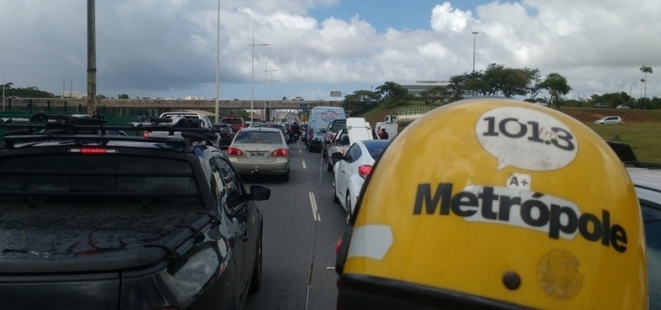 Avenida Vasco da Gama tem trânsito lento na tarde desta sexta; confira 