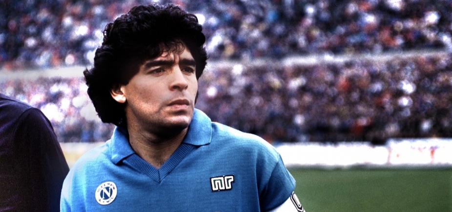 Maradona é convidado para jogar com Lula e Chico em campo do MST