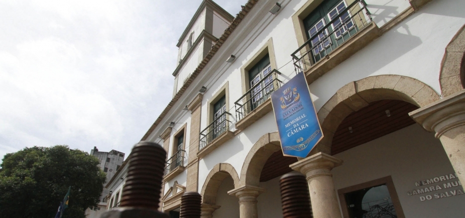 Vereadores aprovam orçamento de R$ 7,3 bi e entram em recesso