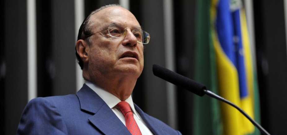 Paulo Maluf chega ao IML de Brasília antes de ir para Complexo da Papuda