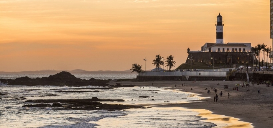 20 praias de Salvador estão impróprias para banho; Farol da Barra está na lista