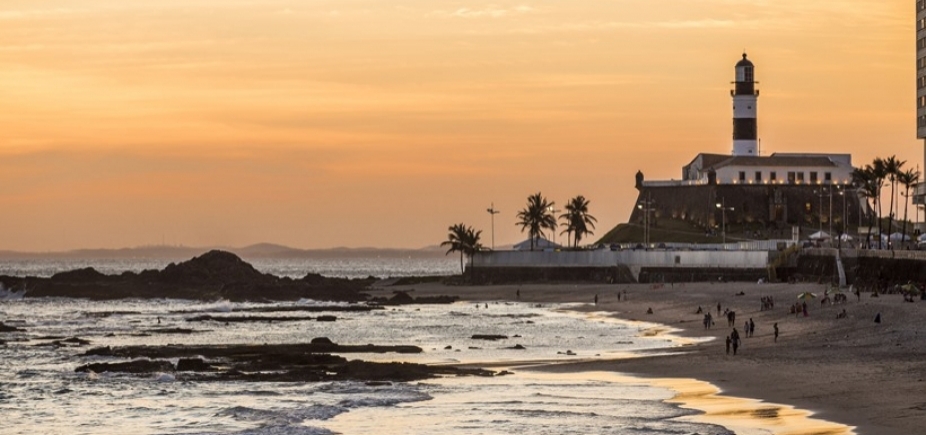 20 praias de Salvador estão impróprias para banho; Farol está na lista