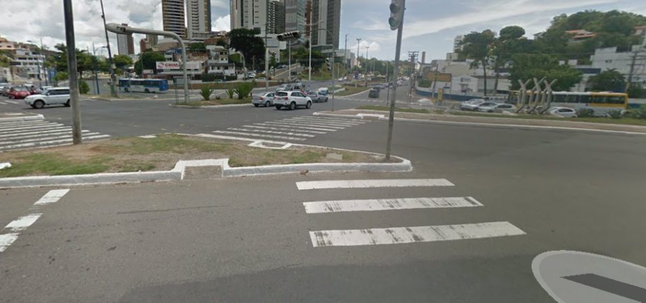  Ciclista é atropelado por carro na Avenida Garibaldi