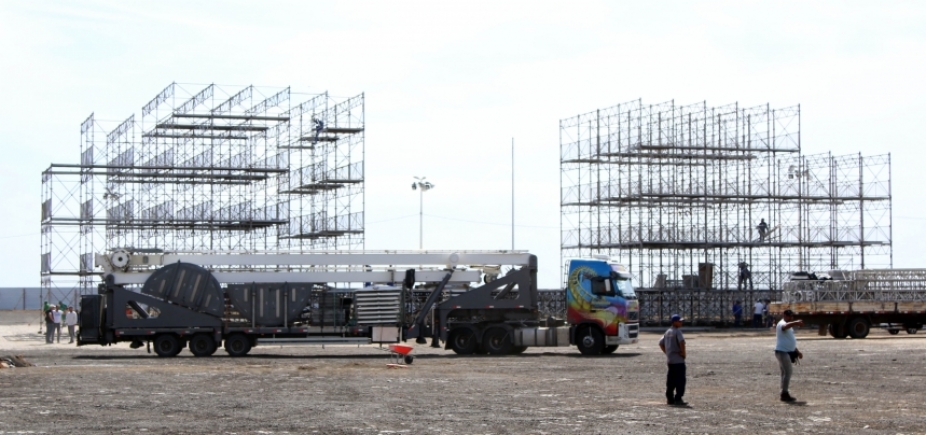 Ambulantes protestam na Orla para pedir mais licenças para trabalhar no Réveillon