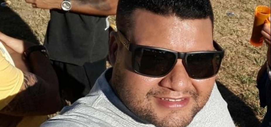 Empresário morre após bater carro contra árvore ao sair de confraternização