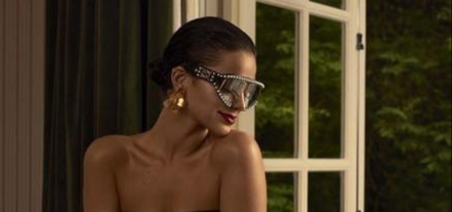 Bruna Marquezine vira piada após postar foto ʹsarrandoʹ em porta