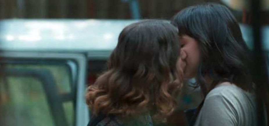 Beijo entre Lica e Samantha em Malhação ganha apoio de jovens nas redes sociais