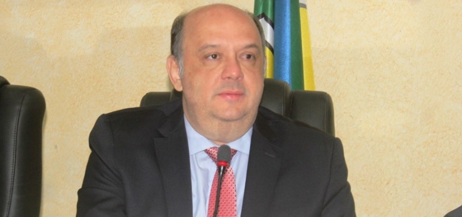  ‘Para vestuário condigno’, diz deputado sobre auxílio paletó de R$ 25 mil no Amapá 