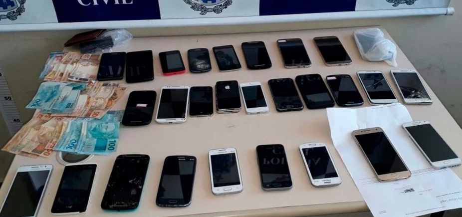 Homem é preso vendendo 30 celulares roubados em box de feira