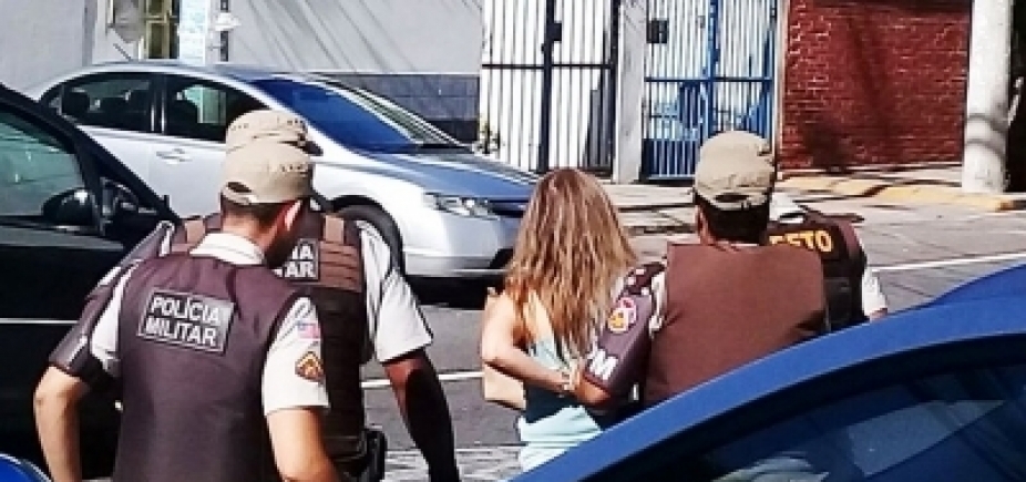 Mulher que se negou a ser atendida por negros é liberada após audiência 