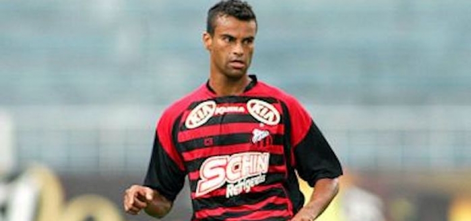 STJ mantém prisão de ex-jogador baiano acusado de agredir esposa