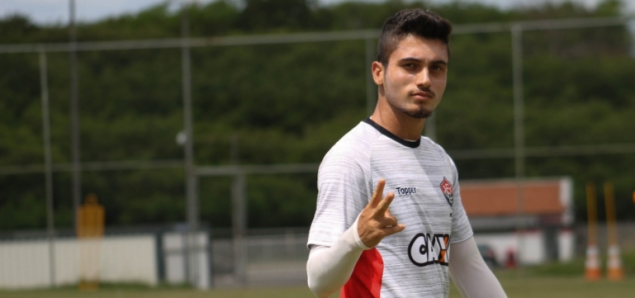 Joia da base do Vitória desperta interesse do Barcelona, diz site