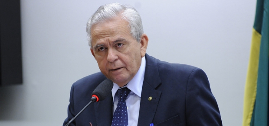 Após ser ʹrifadoʹ, deputado abre mão da vice-liderança do governo
