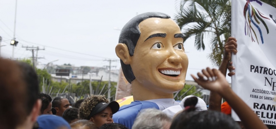Rui Costa vira boneco de Olinda durante Lavagem do Bonfim; veja vídeo