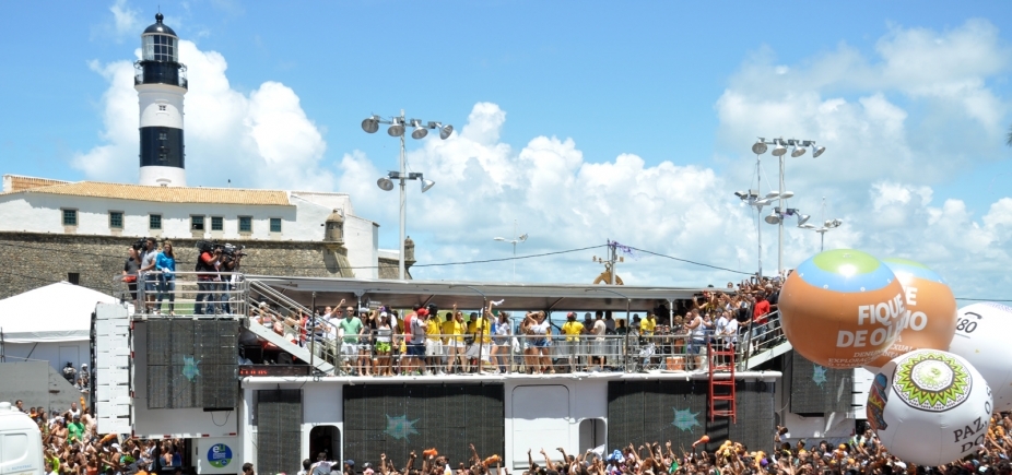Claudia Leitte e rapper Pitbull abrem Carnaval 2018 na Barra; veja detalhes 