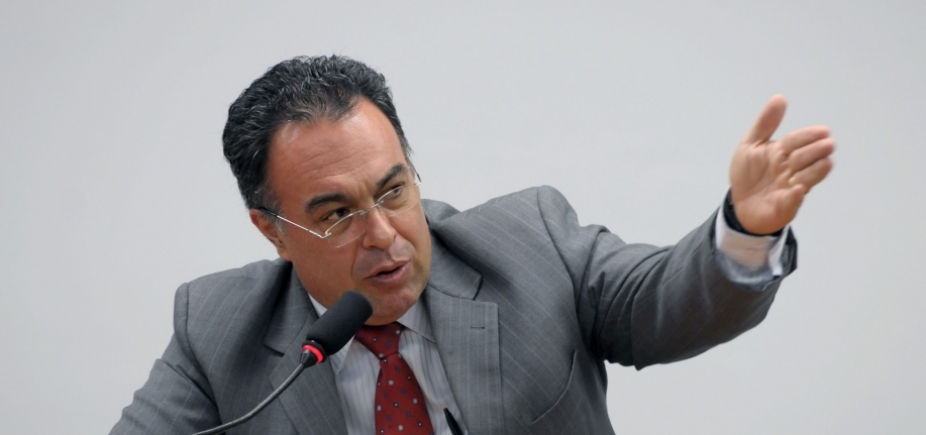 STJ nega parcelamento de multa a André Vargas