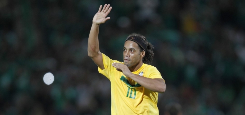 Irmão anuncia aposentadoria de Ronaldinho Gaúcho